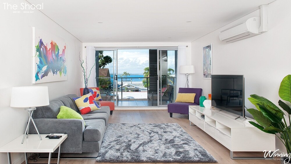 The Shoal Apartments Unit 201 4 8 Bullecourt Street — 4-Star Luxury Hotel in Shoal Bay, Australia
