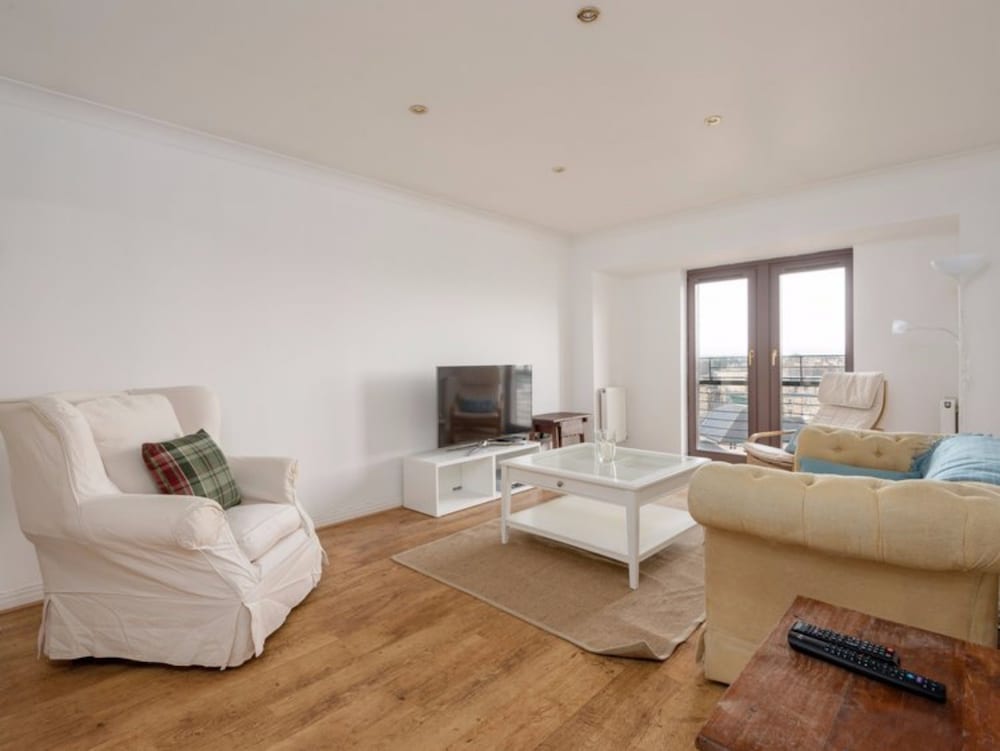 Spacious Flat In Stockbridge - carbon neutral hotel in Edinburgh