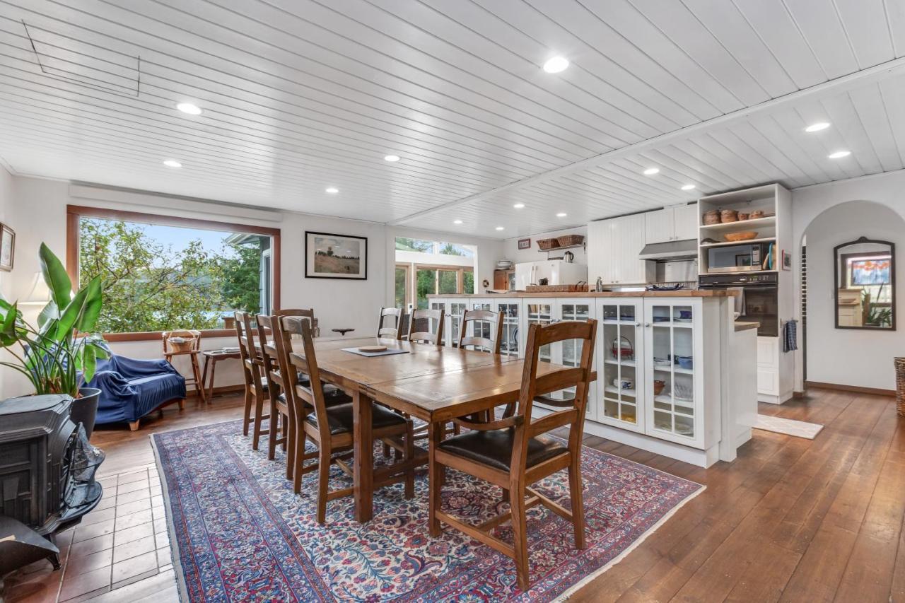 Seabeck House & Cottage on Hood Canal — 4-Star Luxury Hotel in Seabeck, United States