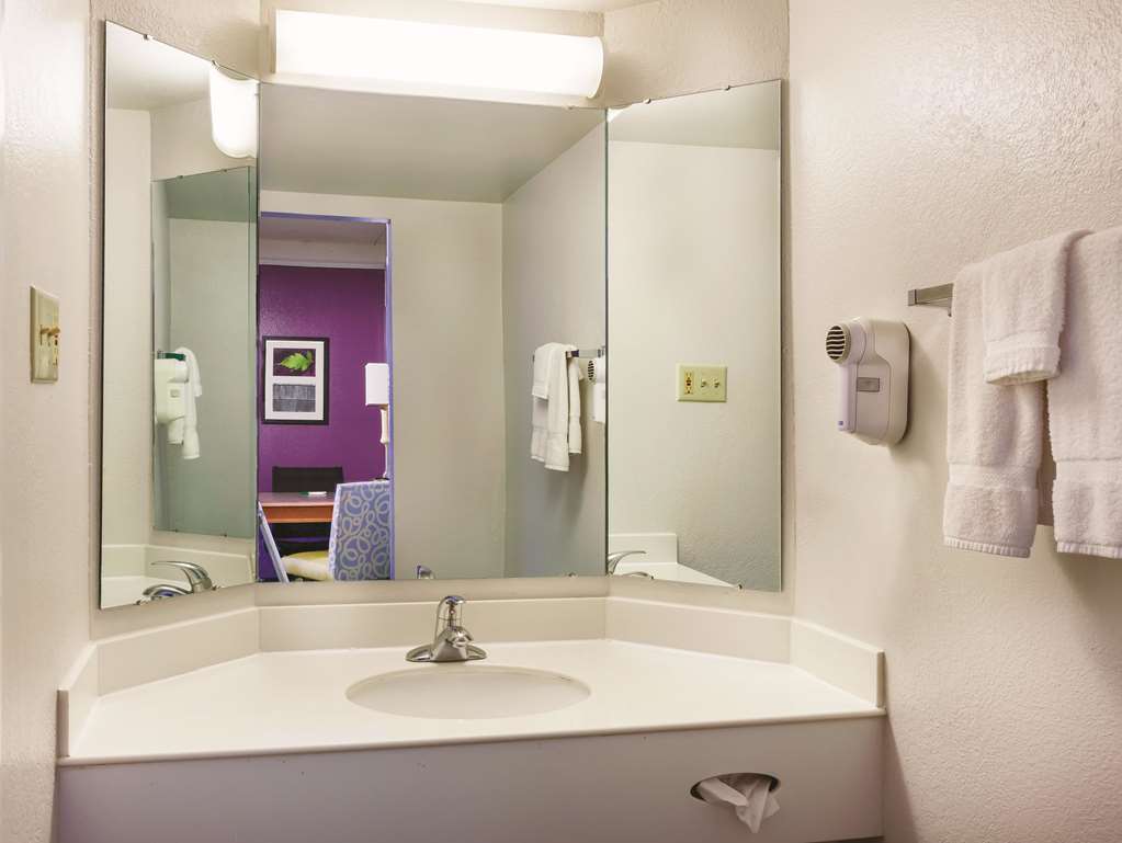 Travelodge by Wyndham Houston Cy Fair - photo 8
