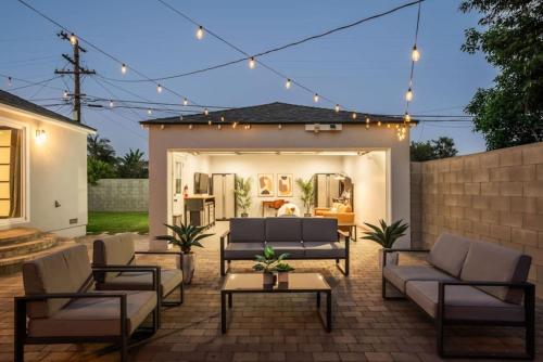 Luxury Hangout Private Spa Game Room Arcade in Long Beach, United States