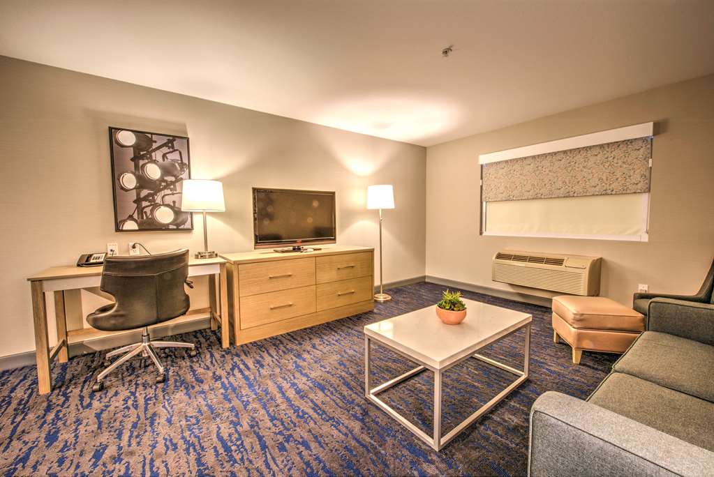 Best Western Plus Media Center Inn & Suites - photo 34