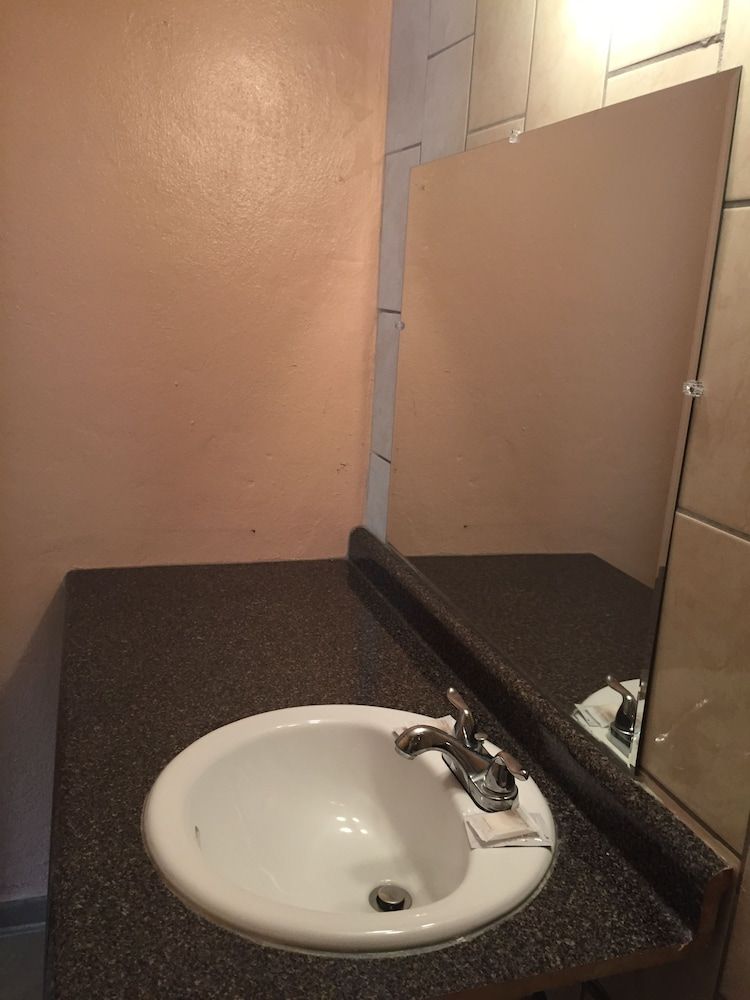 Downtowner Motel - photo 8