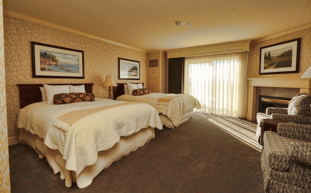 Fairhaven Village Inn - photo 16