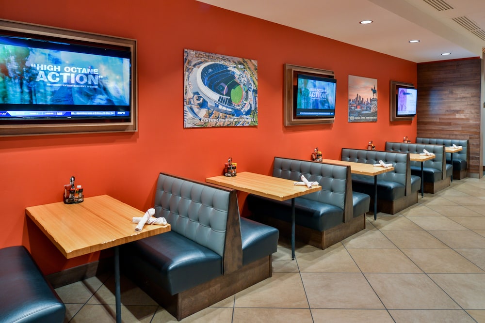 Holiday Inn Kansas City Airport by IHG - photo 43