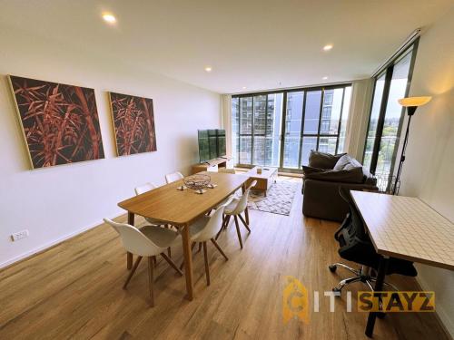 Pretty in Phillip 2bd 2bth 2Car Apt — 4-Star Luxury Hotel in Phillip, Australia
