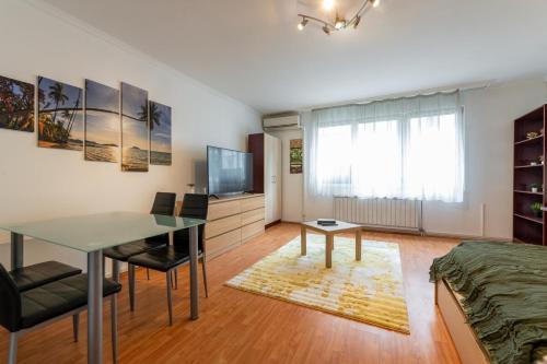 Ernest Apartment — 4-Star Luxury Hotel in Budapest, Hungary
