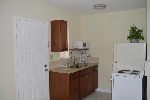Johns Pass Beach Motel - photo 47