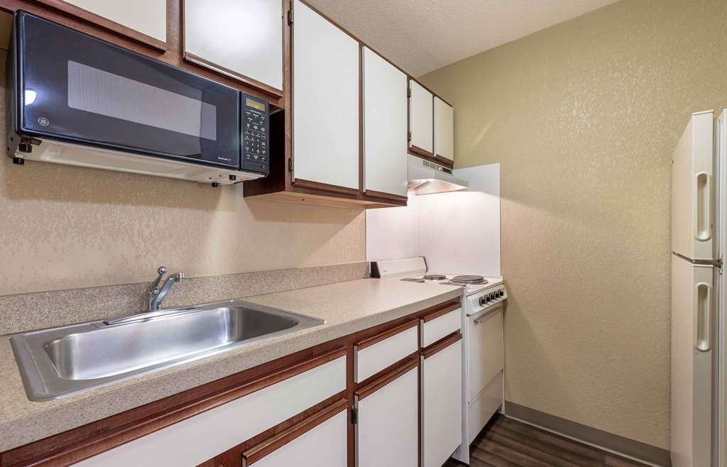 Extended Stay America Suites Wichita East - photo 20