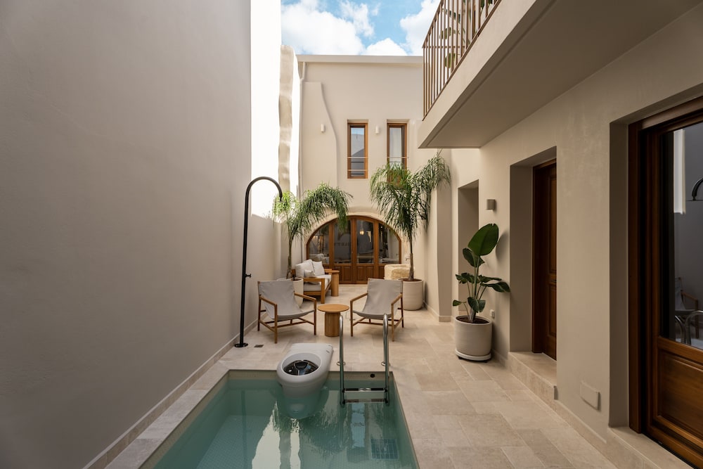 Cortiletto Timeless Suites - carbon neutral hotel in Rethymno