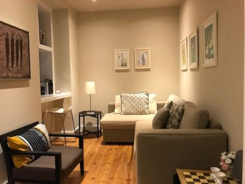 Cosy and Renewed T2 Apartament in Campolide D
