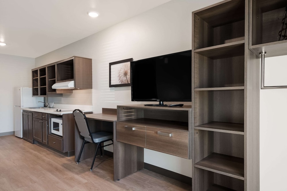 WoodSpring Suites Phoenix Deer Valley - photo 7