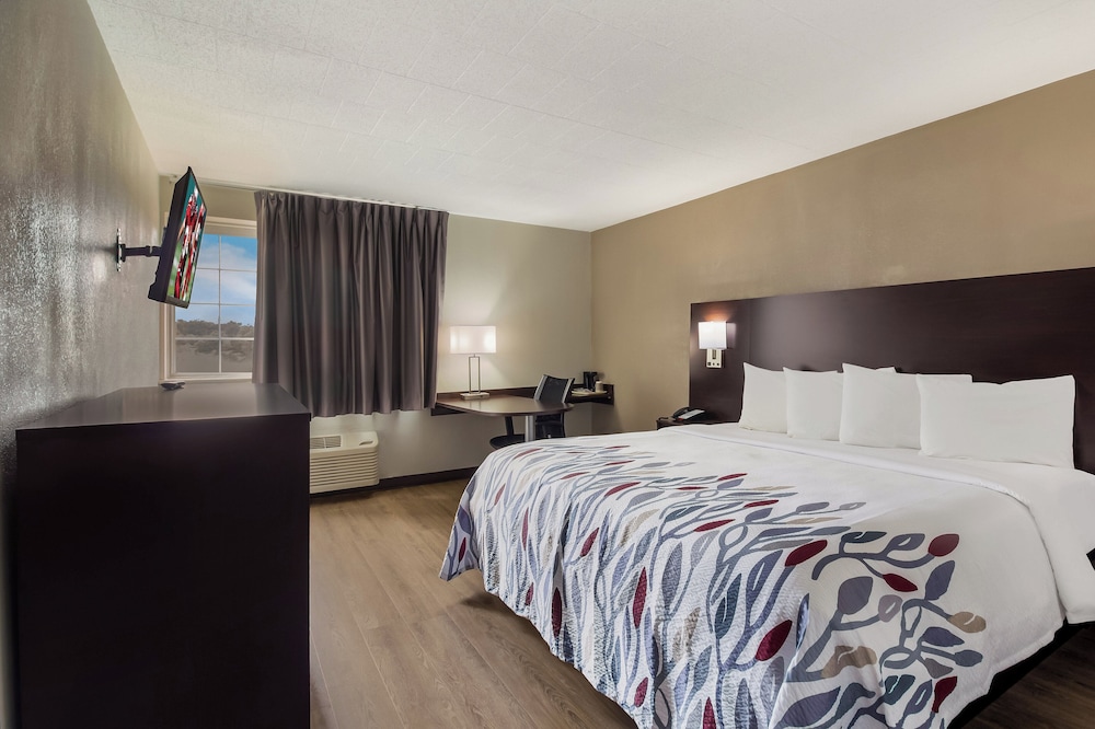 Red Roof Inn New Stanton - photo 14