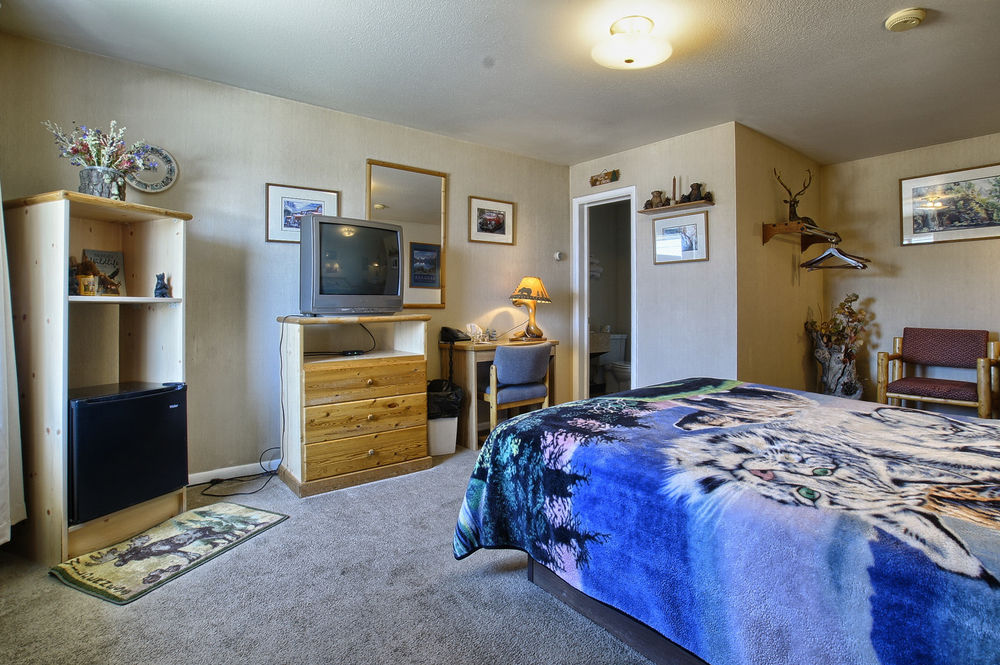 Blue and White Motel - photo 17