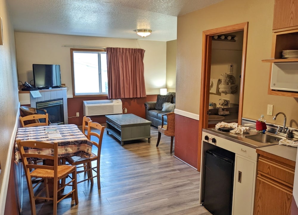 Hillcrest Inn - photo 23