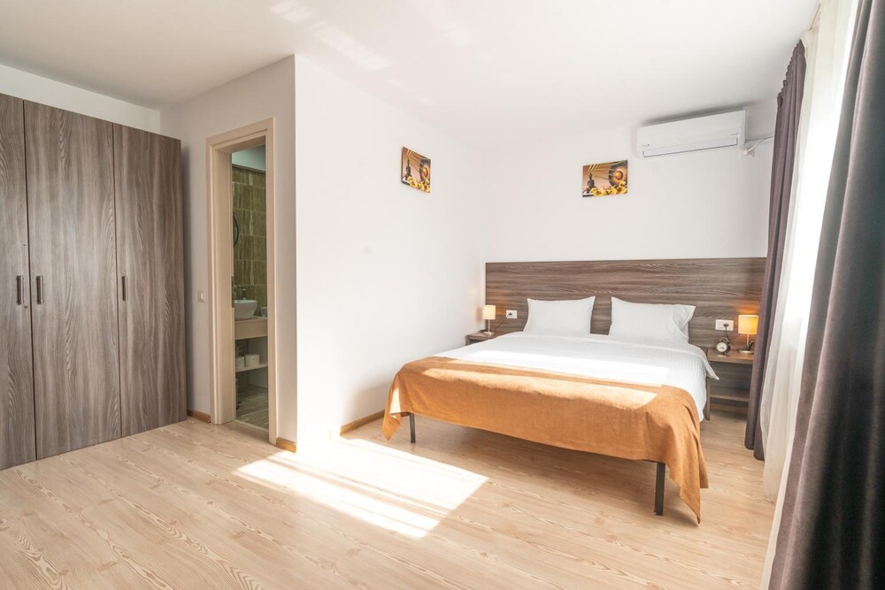Bliss Hotel and Apartments — hotel in Tunari