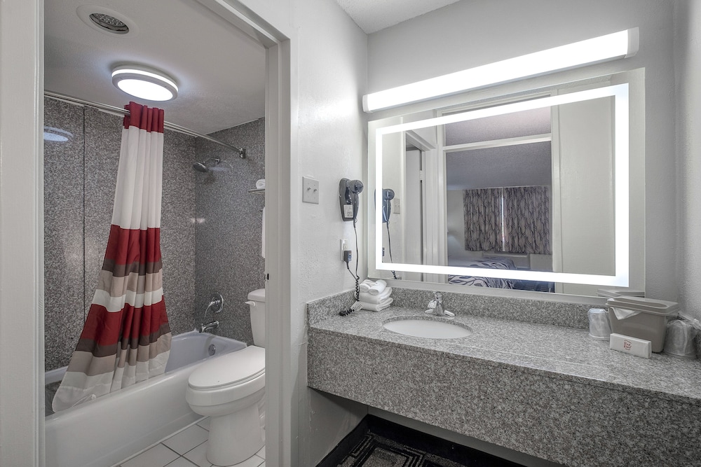 Red Roof Inn Murray - photo 22