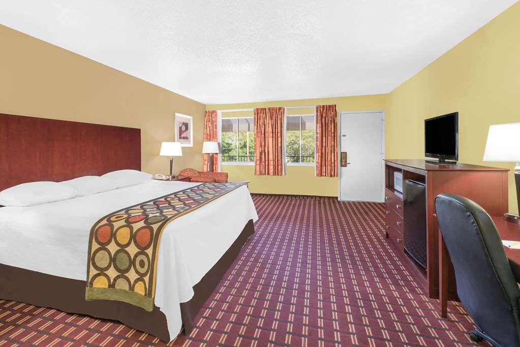 Super 8 by Wyndham Kerrville TX - photo 13