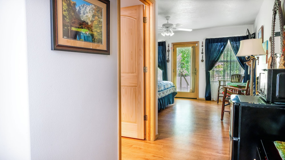 Red Horse Bed and Breakfast - photo 24