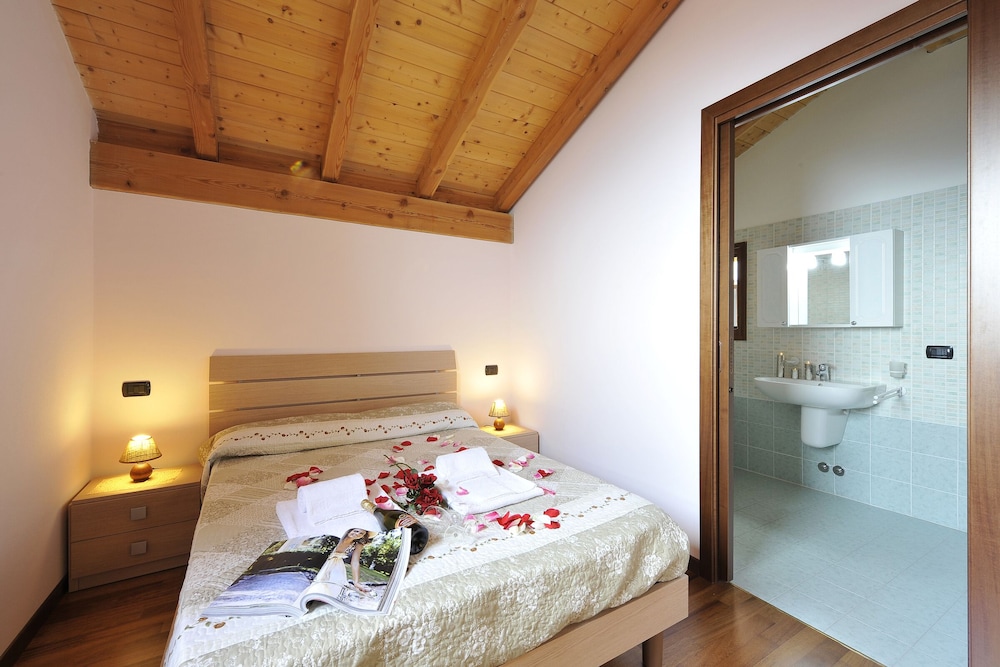 Borgo La Sorgente Rododendro — hotel in Gravedona-San Gregorio