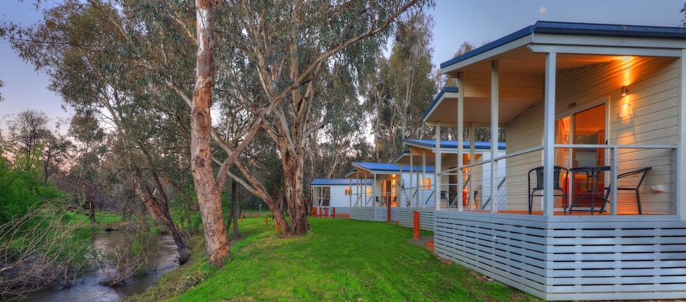 Yea Riverside Caravan Park - carbon neutral hotel in Yea