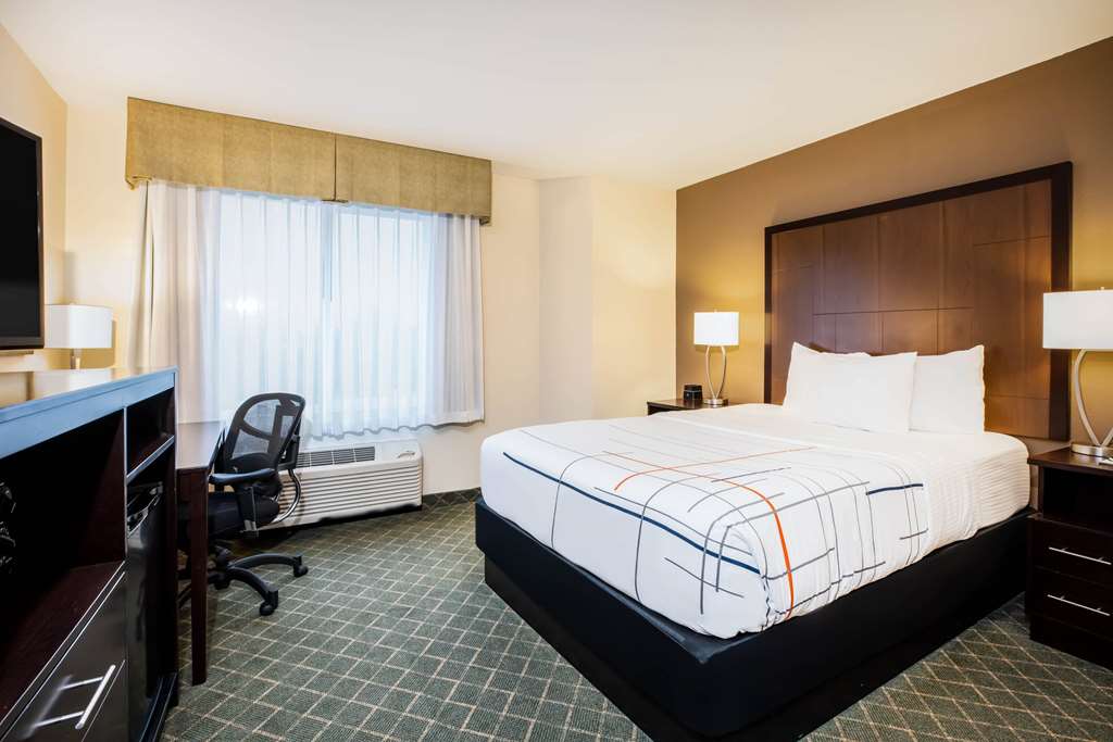 La Quinta Inn & Suites by Wyndham Portland Airport - photo 15