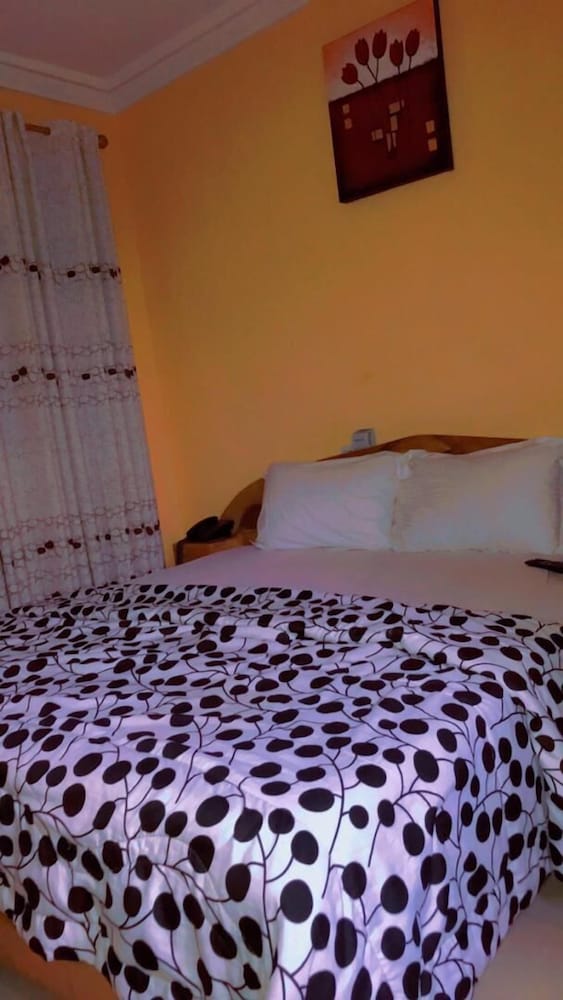 La Chambre De Pat Hotel in Tema, Ghana