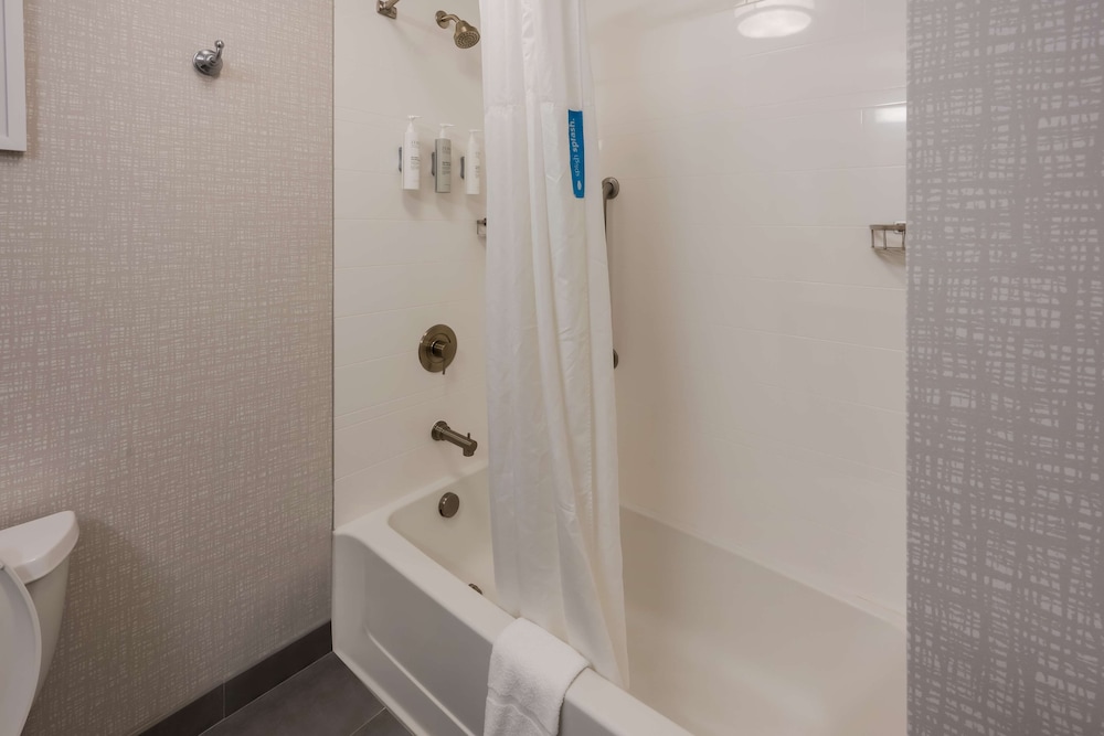 Hampton Inn & Suites Fredericksburg at Celebrate Virginia - photo 47