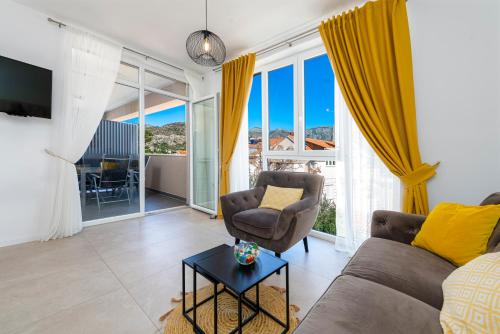 Oyo Deluxe Apartments