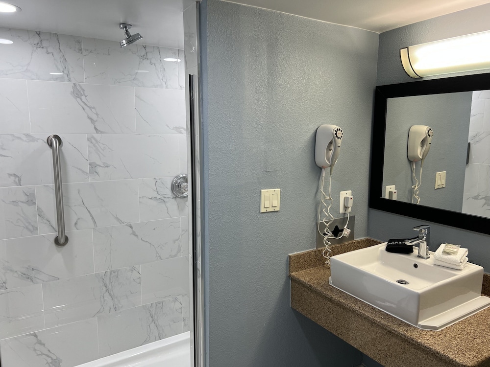 Red Roof Inn & Suites Mt Holly McGuire AFB - photo 35