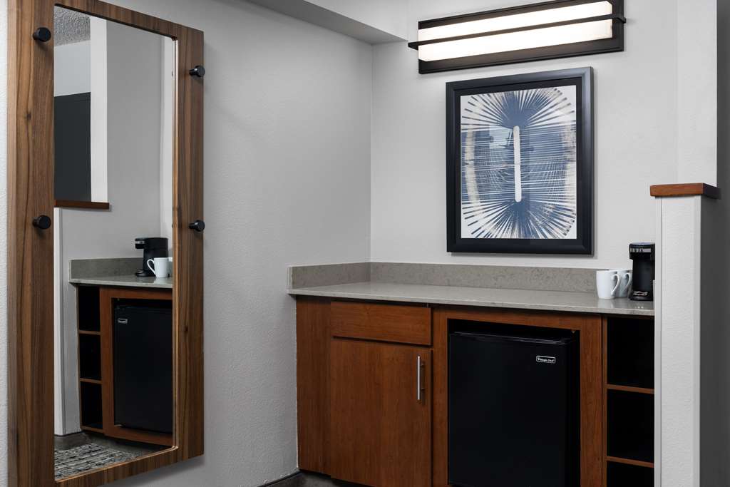 Hyatt Place Indianapolis Airport - featured photo
