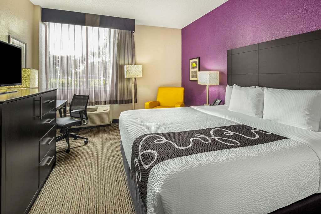 La Quinta Inn & Suites by Wyndham Miami Lakes - photo 19