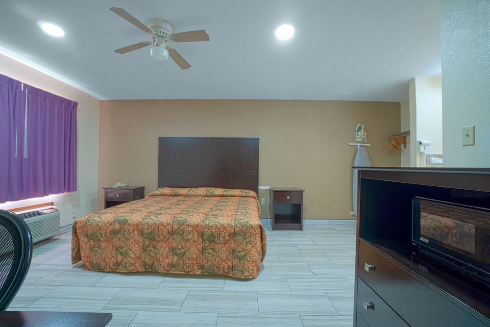 Texas Inn San Benito near Harlingen - photo 22