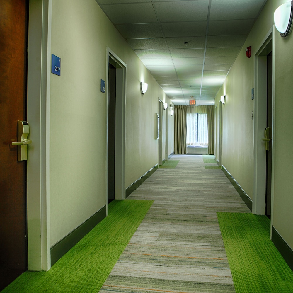 Holiday Inn Express Atlanta Emory University Area by IHG - photo 60