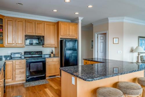 Emerald Breeze by Oak Island Accommodations - photo 50