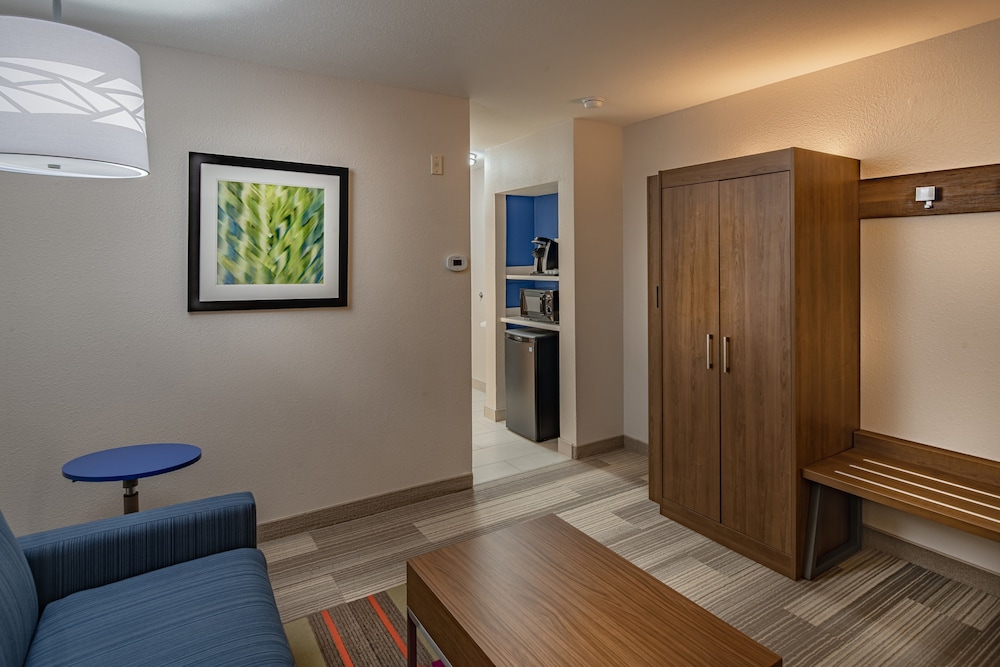 Holiday Inn Express & Suites N Waco Area West by IHG - photo 26