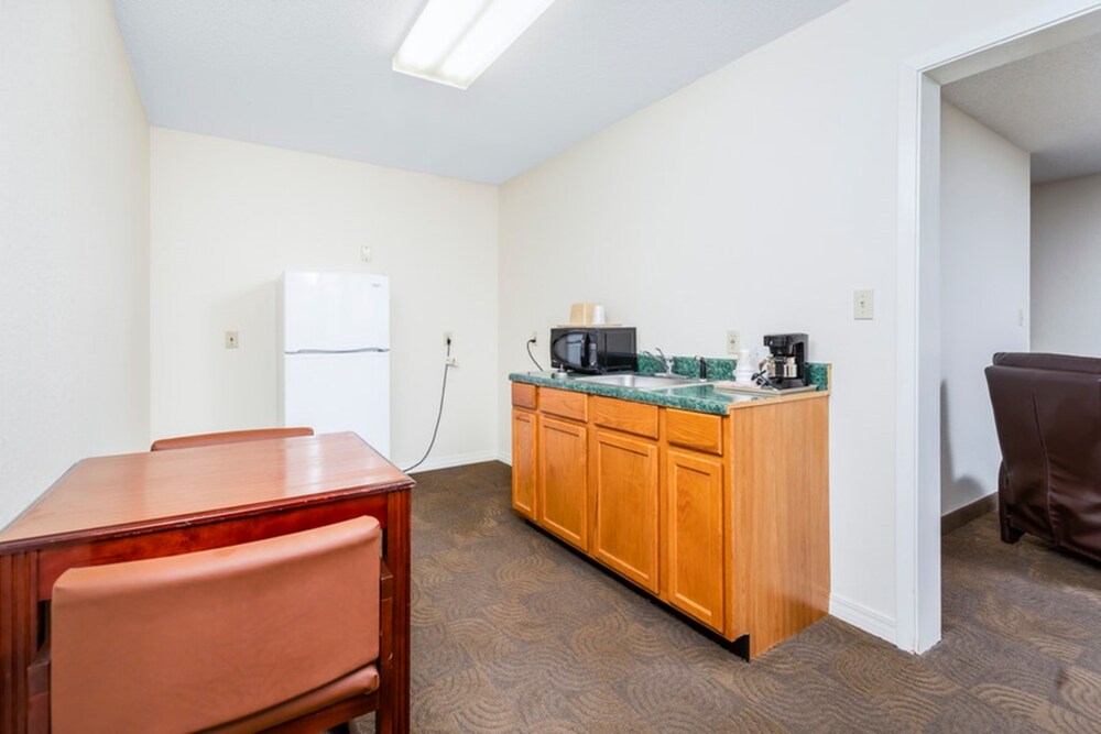 Regency Inn & Suites Biloxi - photo 10