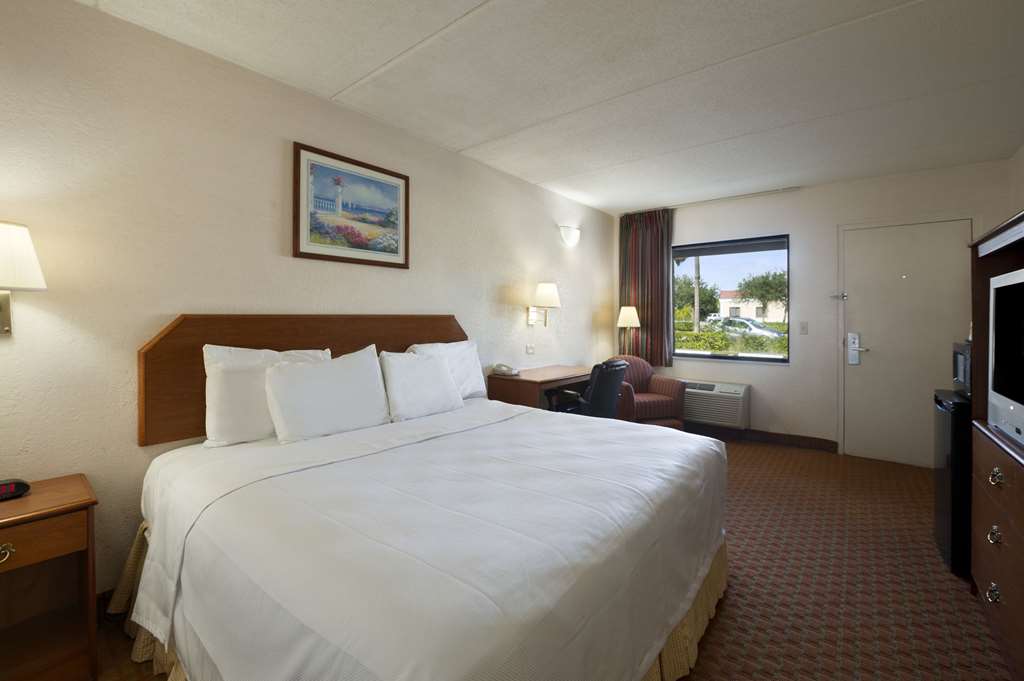 Super 8 by Wyndham North Palm Beach - photo 18