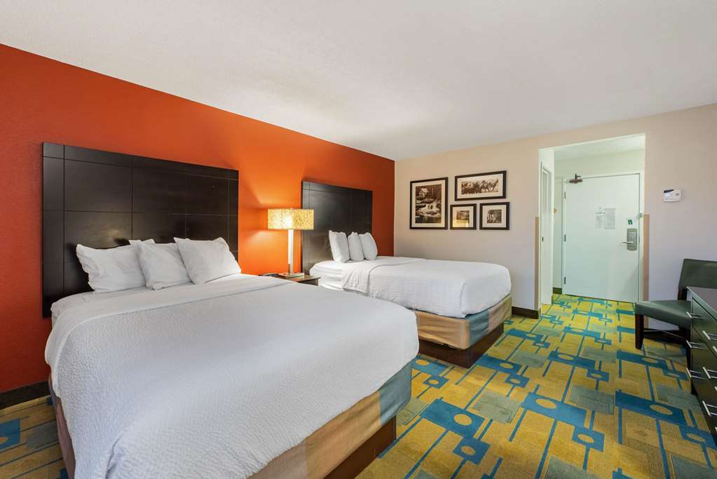 La Quinta Inn & Suites by Wyndham Mansfield OH - photo 22