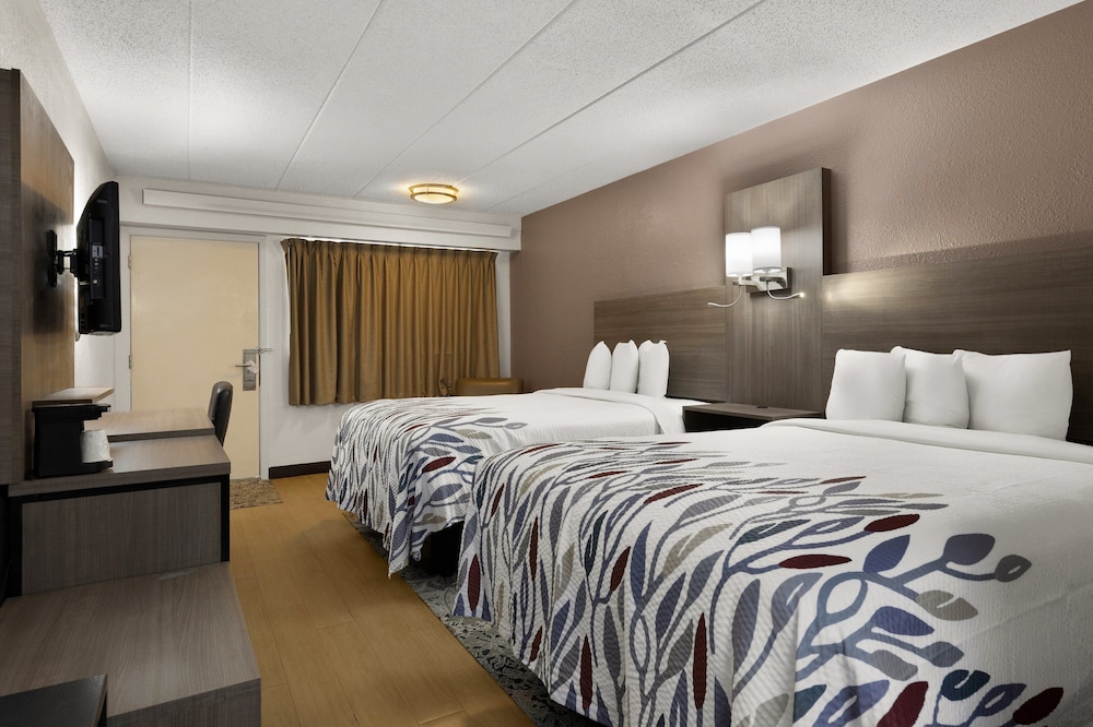 Red Roof Inn Cleveland Westlake - photo 9