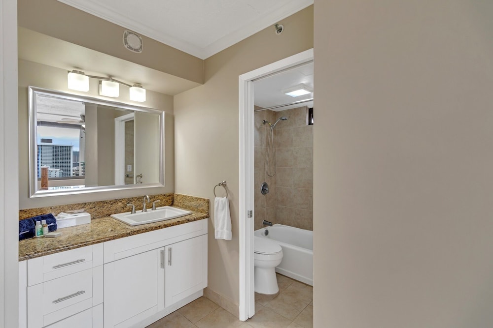 Tower 1 Suite 2214 Kp Condo - photo 18