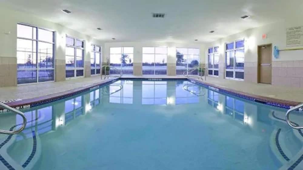 Holiday Inn Express Hotel & Suites Cleburne by IHG - photo 22
