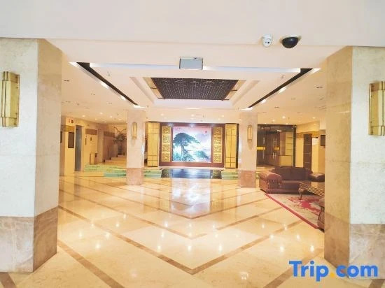 Donghu Hotel — hotel in Zhuyang