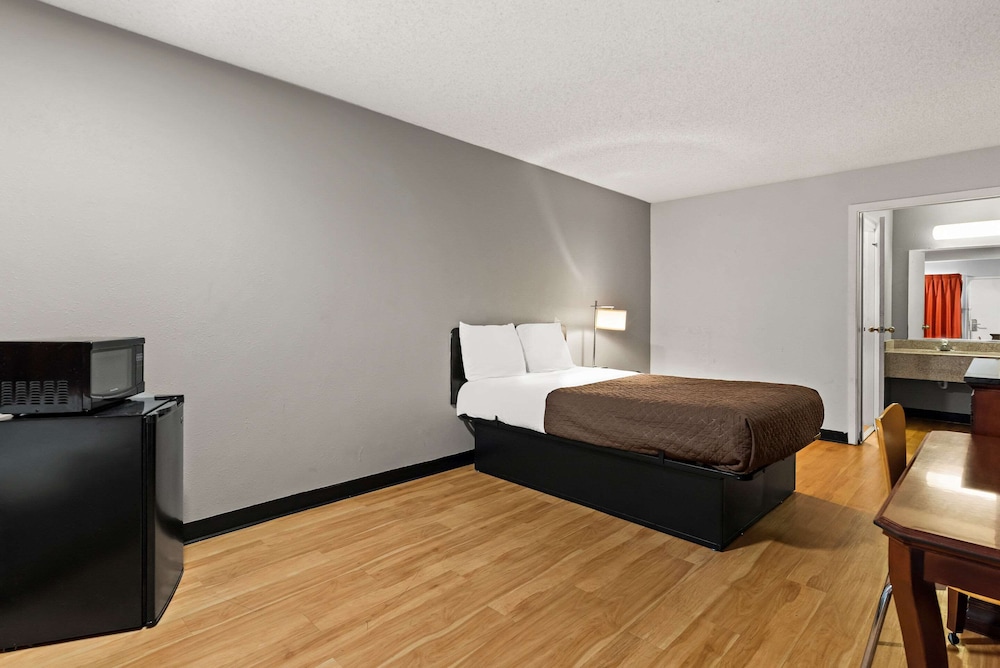 Rodeway Inn Brooklawn NJ - photo 17