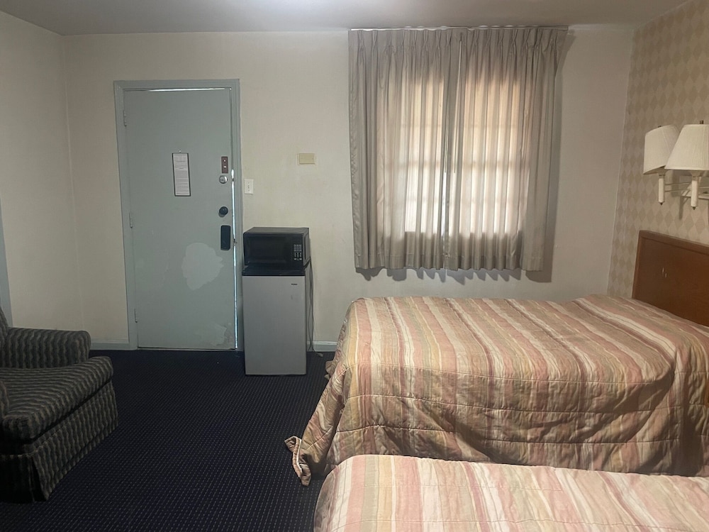 Budget Host Travelers Motel - photo 5