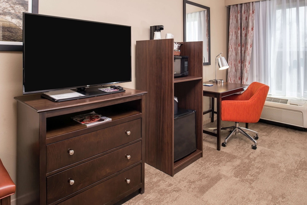 Hampton Inn & Suites Charlotte Arrowood Rd. - photo 11