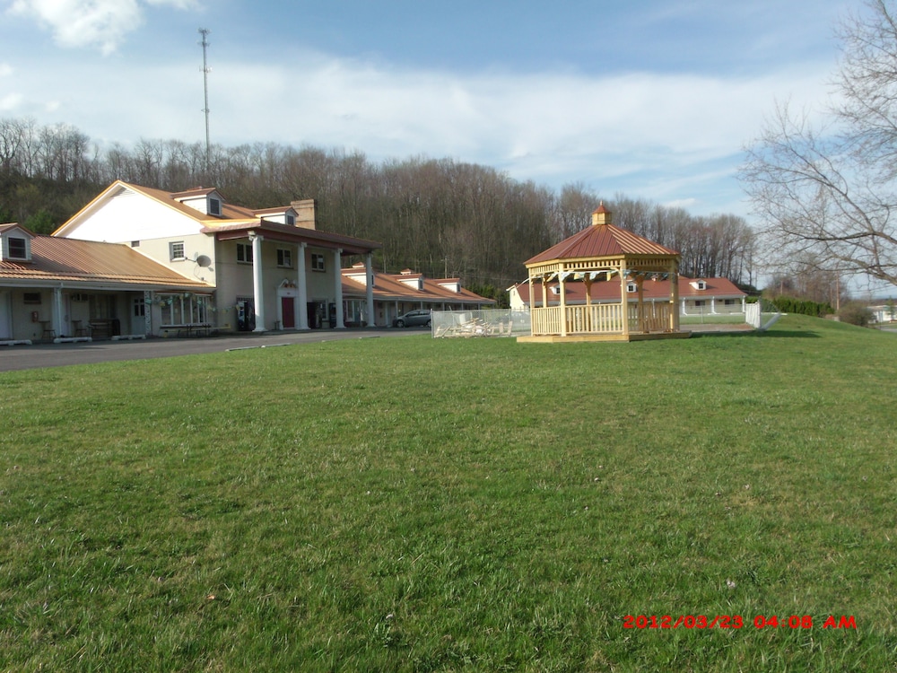 Relax Inn Altoona - photo 101