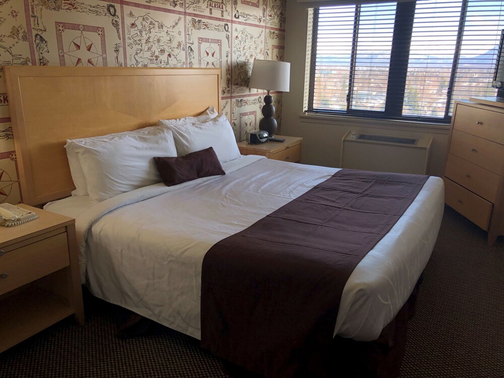 Inlet Tower Hotel & Suites - photo 30
