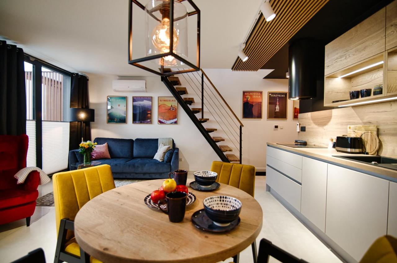 Laguna Beskidów Resort Apartament B43 z widokiem na jezioro in Zarzecze, Poland