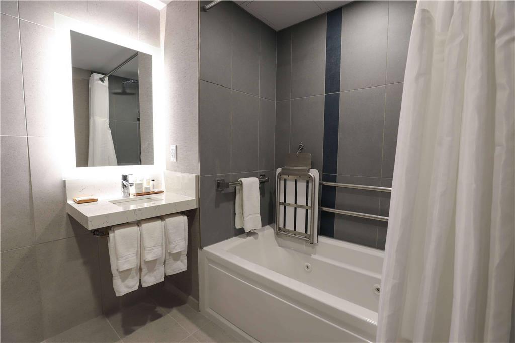 Radisson Plaza Hotel at Kalamazoo Center - photo 9